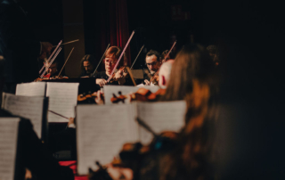 Contrata una orquesta